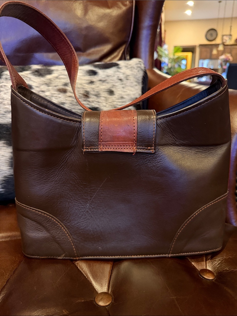 American West Two-Tone Brown Leather Shoulder Bag with Embossed Monograms BEAUTY - Picture 4 of 9